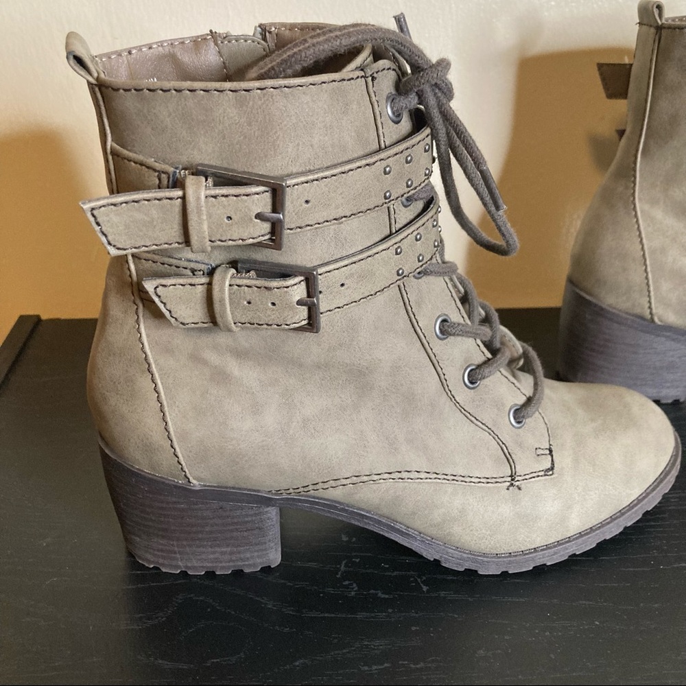 Report springtime heeled bootie